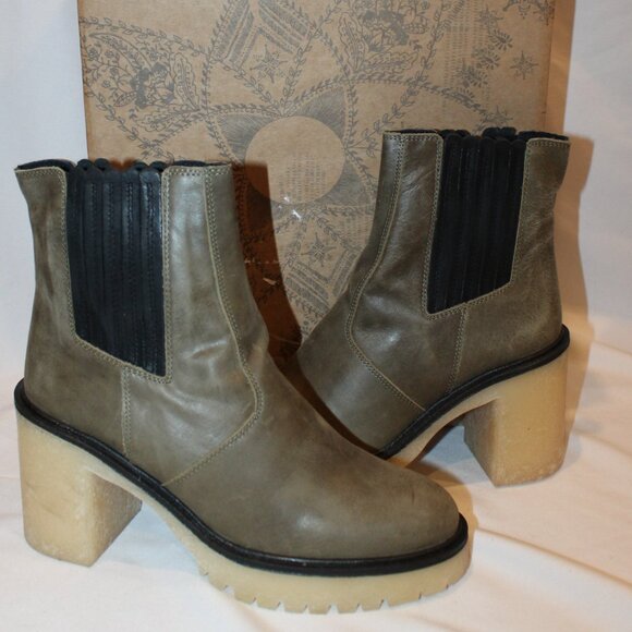 NIB WOMEN'S FREE PEOPLE JAMES‎ CHELSEA HEELED ANKEL BOOTS DEEP KHAKI 9.5 - Picture 1 of 6